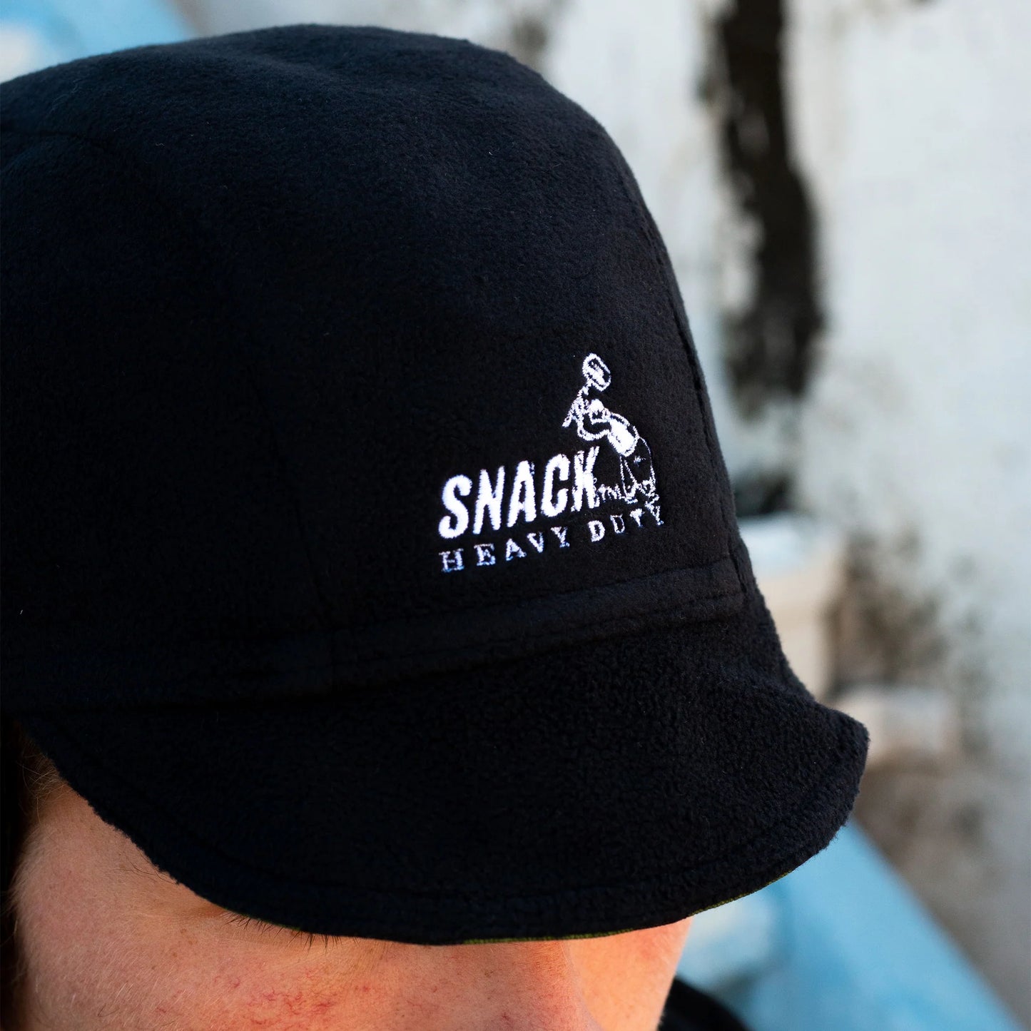 Snack Skateboard visionz reversible Trapper cap